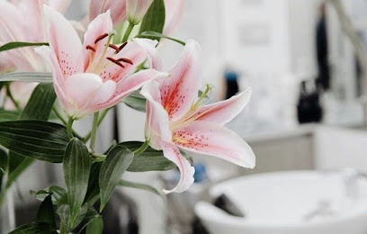Vivian Brik Salon