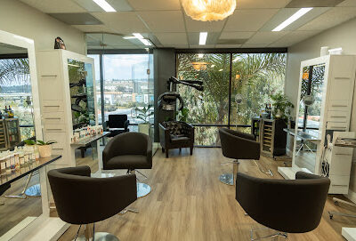 Giovannis West Salon