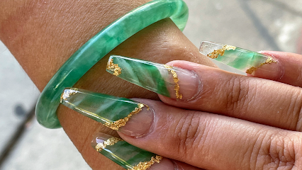 Queen Nails