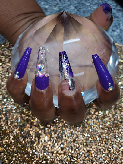 On the Fringe hair and nails beauty salon