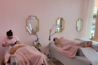 Mega beauty lash bar