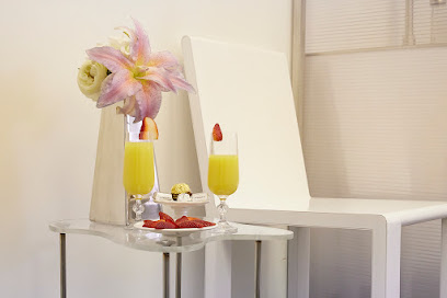 Caro Benítez Makeup Studio & Spa