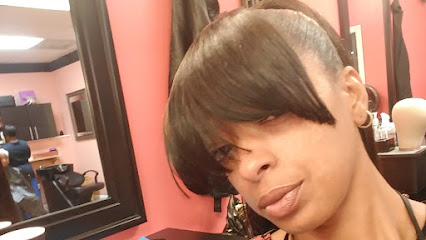 Miss Dee/ Senior Cosmetologist