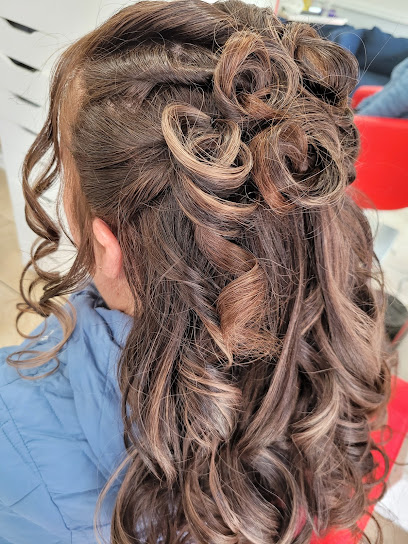 R Beauty Essence Salon Unisex
