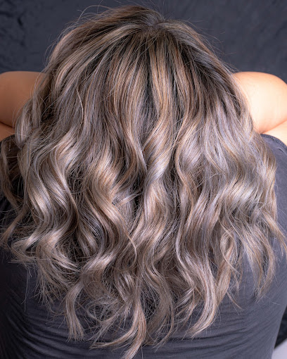 Pia Salon