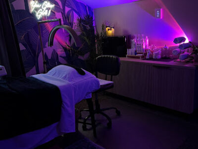 Eccentric Glow Skin Therapy