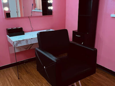 7 Salon Studios
