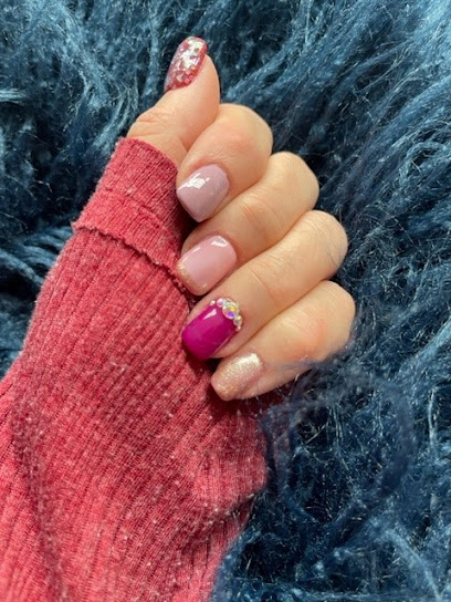 Traci’s Nails & Lashes