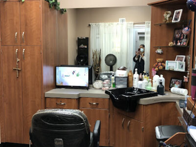 La Tonya Wallace/Minets’ Salon