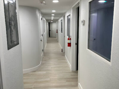 Salon Suites 27