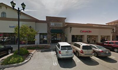 Noor Eyebrow Threading