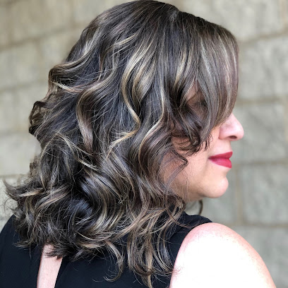 Lisa Renee Does Hair