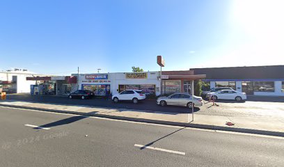 Holly’s Salon