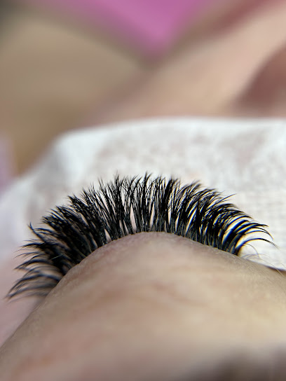Lashaholic Beauty Bar LLC- LASH EXTENSIONS- BROW LAMINATIONS- LASH LIFTS – HENNA & MORE