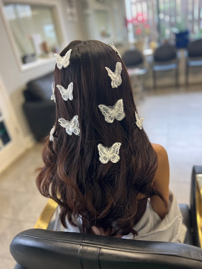 Reyna’s Beauty & Hair Salon