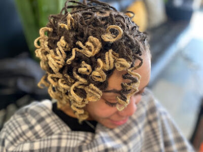 Tresses V Loc Lounge