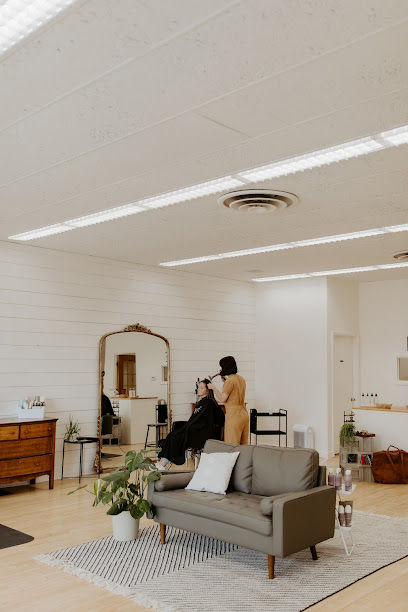 Divine Salon