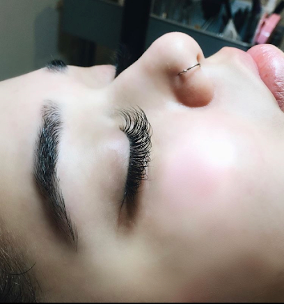 U n Eye Beauty Bar