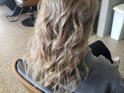Salon 909 (formerly Carlos)